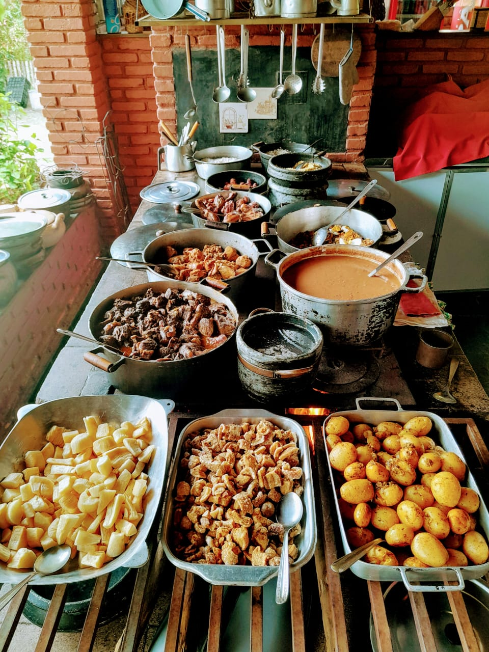 Buffet no fogão a lenha